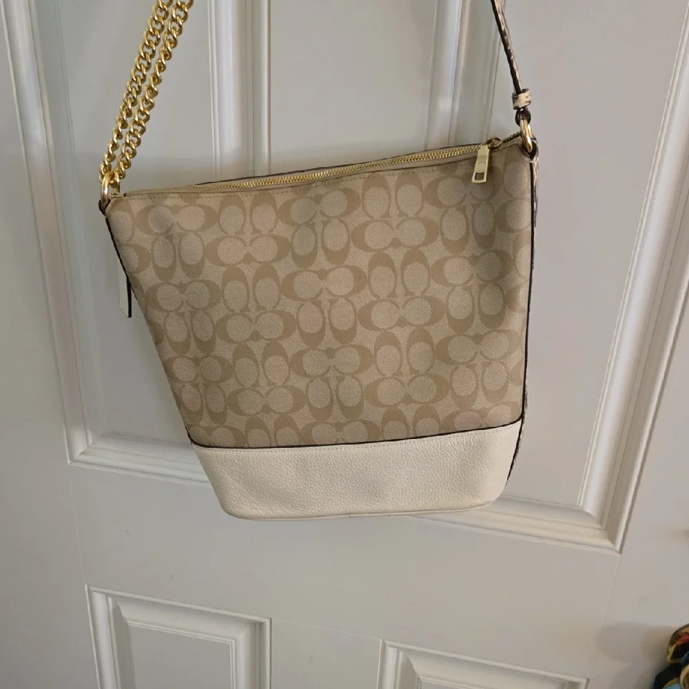 Coach Beige and White Signature Shoulder Bag - Picture 2 of 16
